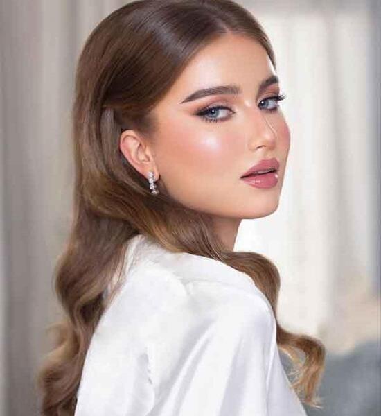 عکس زن با صورت گرد