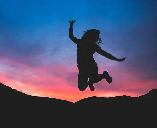 عکس زن شاد پروفایل