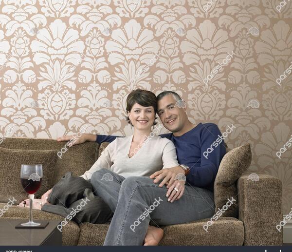 ژست عکس زن و شوهر در خانه