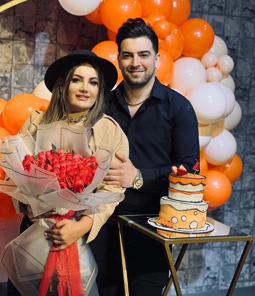 ژست عکس زن و شوهری برای تولد