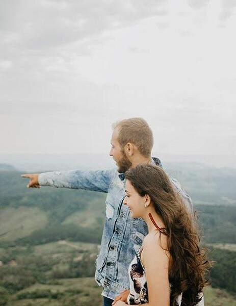 ژست عکس زن و شوهری در طبیعت