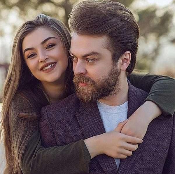 ژست عکس زن و شوهر با لباس مجلسی