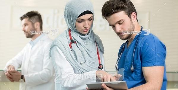 عکس دکتر زن در بیمارستان