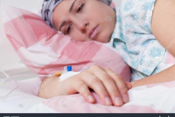 عکس زن مریض در بیمارستان