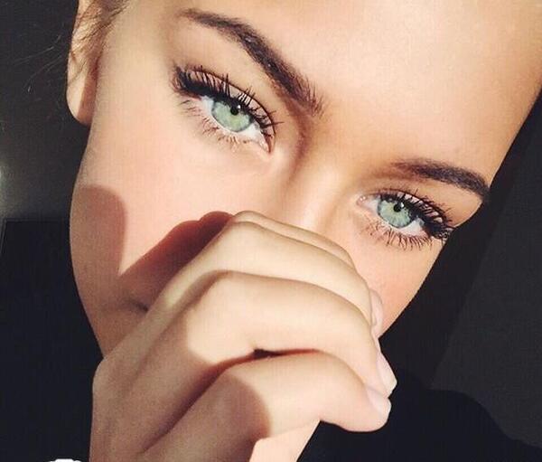عکس زن چشم سبز زیبا