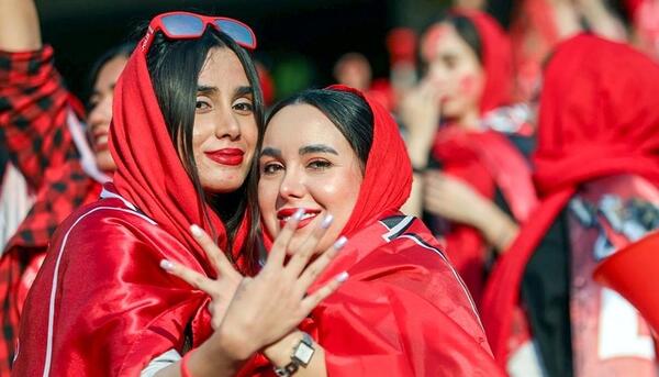 عکس زن پرسپولیسی