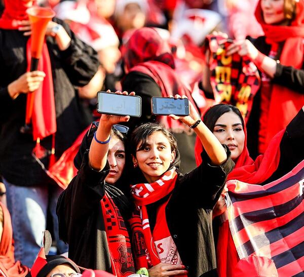 عکس زن پرسپولیسی