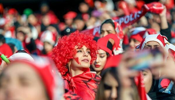 عکس زن پرسپولیسی