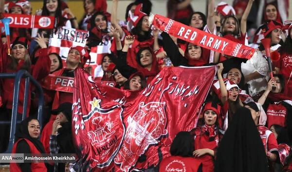 عکس تماشاگران زن پرسپولیس