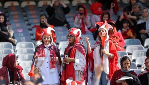 عکس تماشاگران زن پرسپولیس