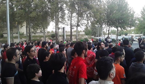عکس تماشاگران زن پرسپولیس