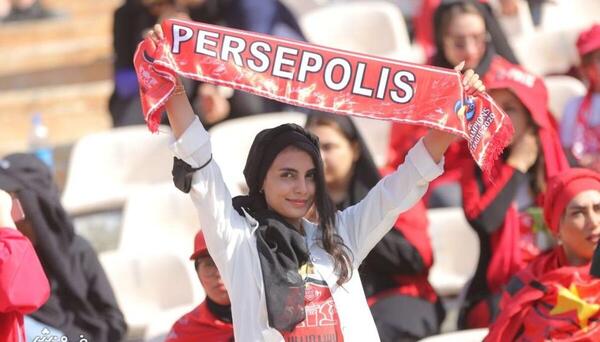 عکس تماشاگران زن پرسپولیس