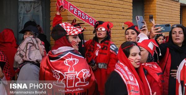 عکس تماشاگران زن پرسپولیس
