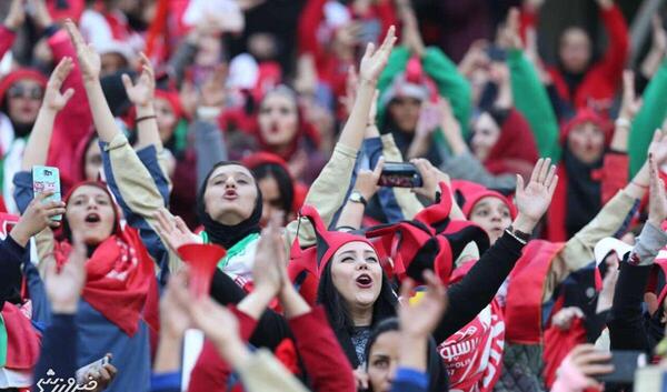 عکس تماشاگران زن پرسپولیس