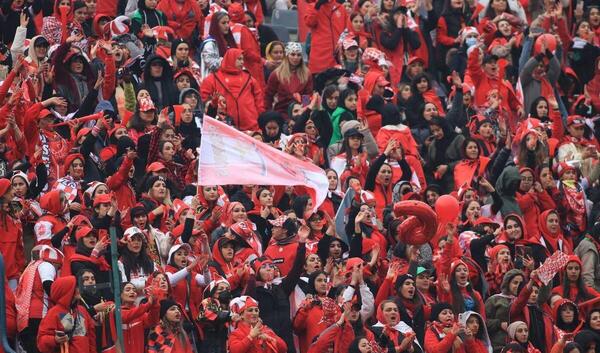 عکس تماشاگران زن پرسپولیس