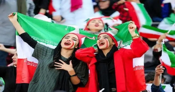 عکس تماشاگران زن پرسپولیس