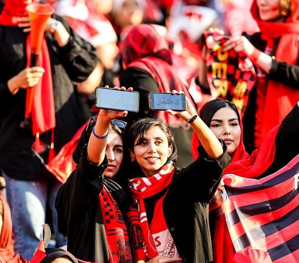 عکس تماشاگران زن پرسپولیس