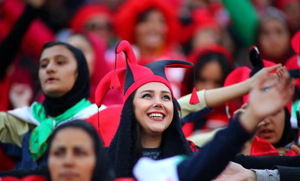 عکس تماشاگران زن پرسپولیس