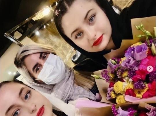 عکس سارا نیکا با همسرانشان