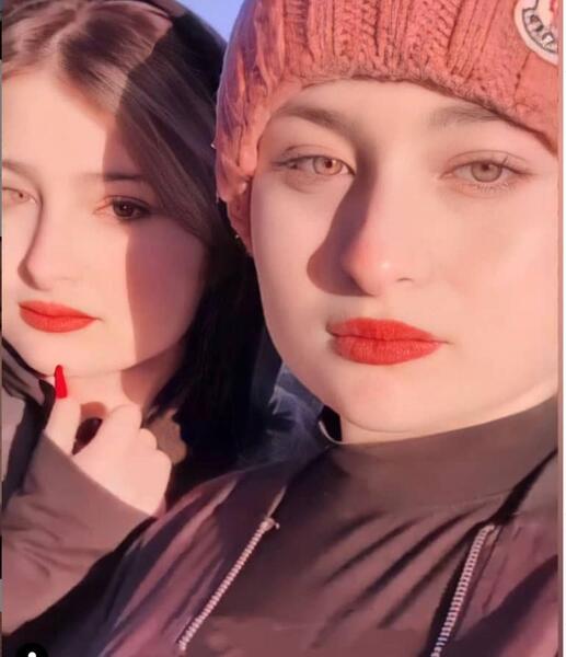 عکس سارا نیکا با مایو