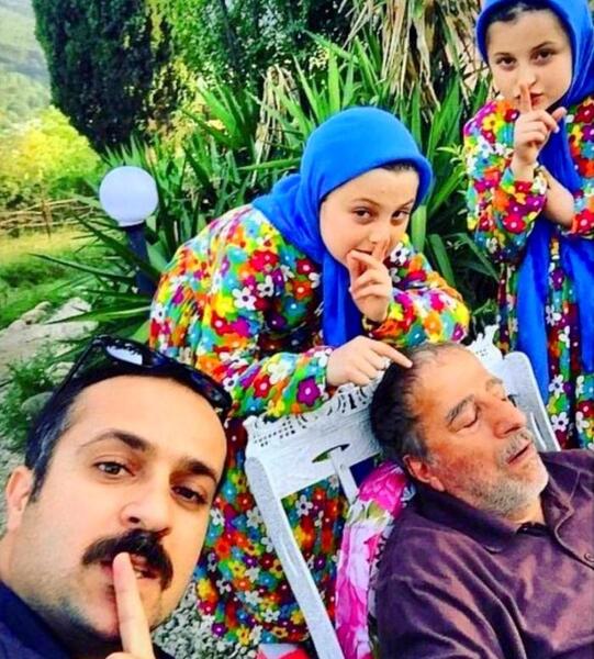 رحمان عکس سارا و نیکا با دوست پسرهایشان