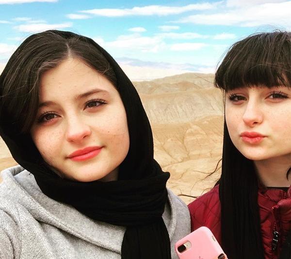 رحمان عکس سارا و نیکا با دوست پسرهایشان