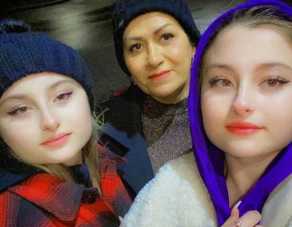عکس سارا و نیکا و شوهرشان واقعی