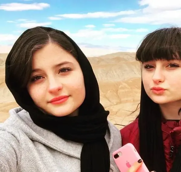 زشت ترین عکس سارا و نیکا فرقانی اصل