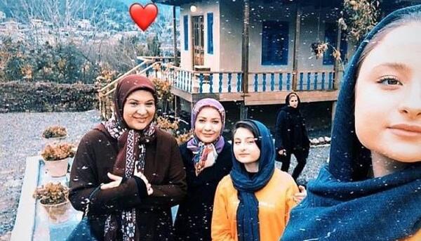 عکس جنجالی سارا و نیکا در استخر
