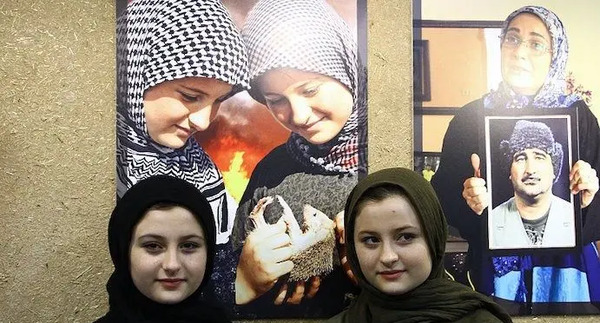 عکس پدر و مادر سارا و نیکا در پایتخت