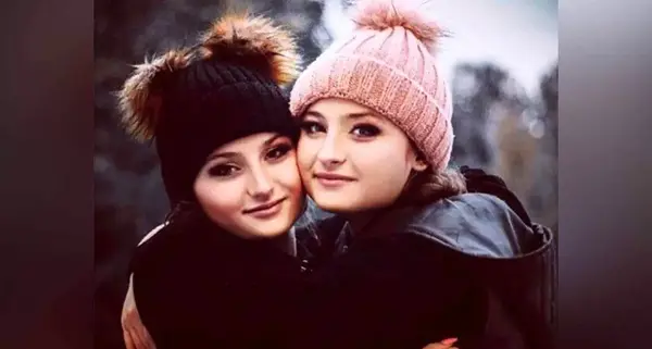عکس سارا و نیکا با امیر تتلو