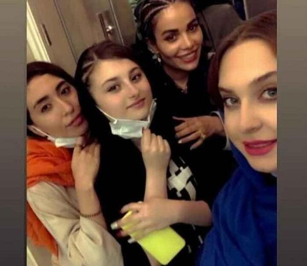 عکس سارا و نیکا فرقانی با دوست پسرهایشان