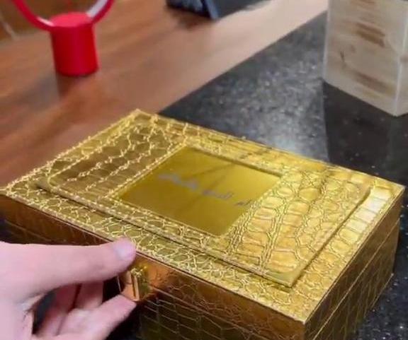 عکس گوشی آیفون طلا