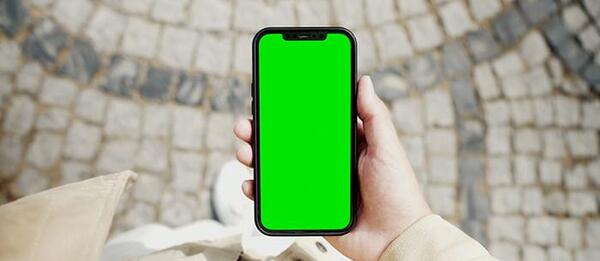 عکس ترکیدن گوشی تو دست