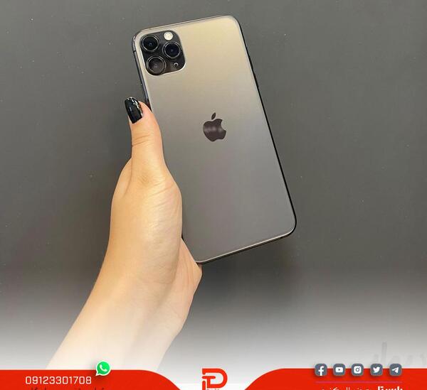 عکس گوشی ایفون تو دست