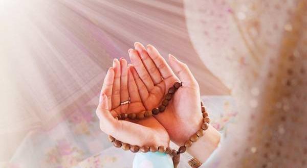 عکس امام علی در نماز