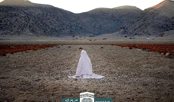 عکس نماز خواندن امام علی