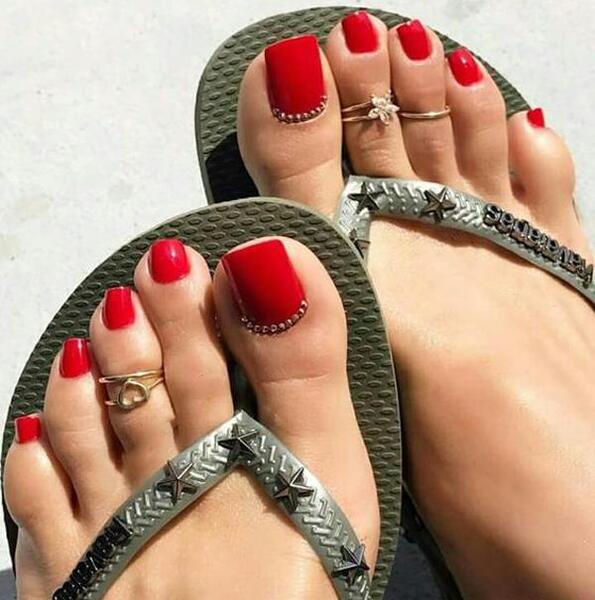 عکس کاشت ناخن پا قرمز