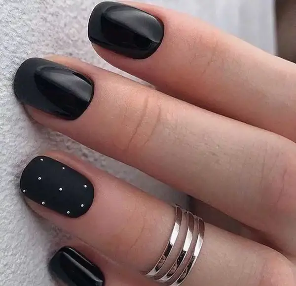 عکس کاشت ناخن کوتاه مشکی