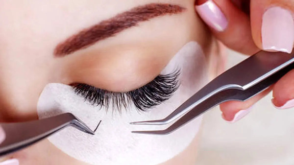 کاشت عکس کارتونی مژه کار