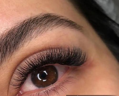 عکس کاشت طبیعی مژه