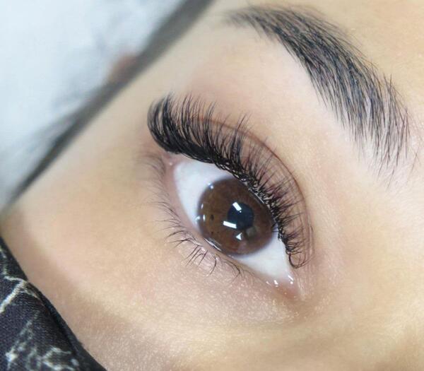 عکس کاشت طبیعی مژه