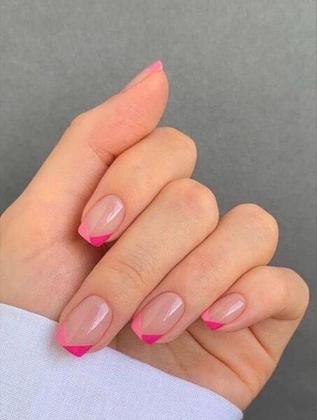 عکس کاشت ناخن فرنچ صورتی
