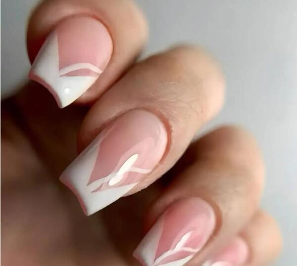 عکس کاشت ناخن فرنچ صورتی