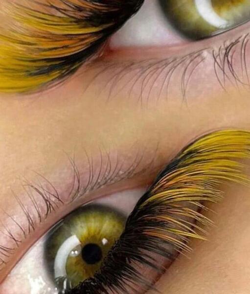 عکس مژه کاشته شده