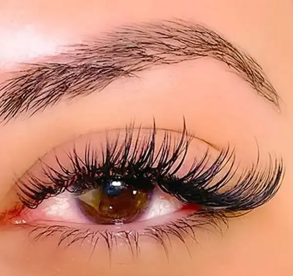 عکس مژه کاشته شده