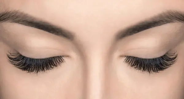 عکس چشم با کاشت مژه