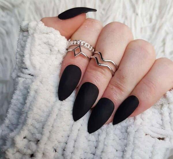 عکس کاشت ناخن بلند مشکی