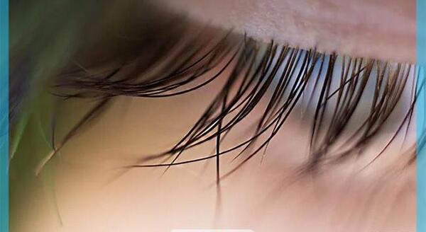 عکس از کاشت مژه طبیعی