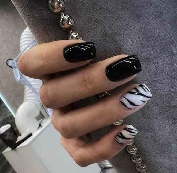 عکس کاشت ناخن دخترانه شیک مشکی